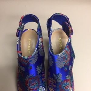 NWOT BAMBOO high block heeled shoes-413